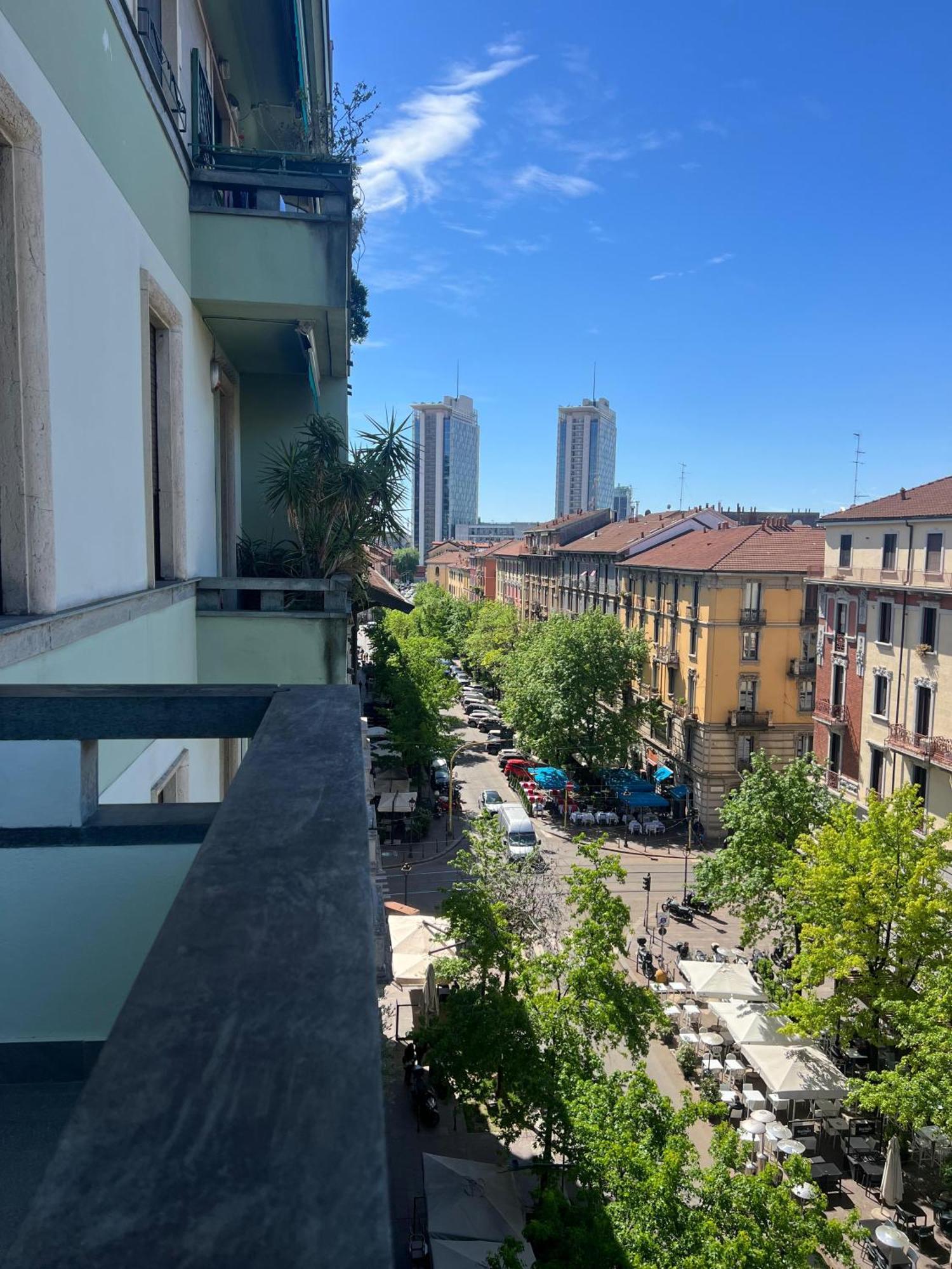 New Apartment With Balcony, Isola Bosco Verticale Milan Exterior photo
