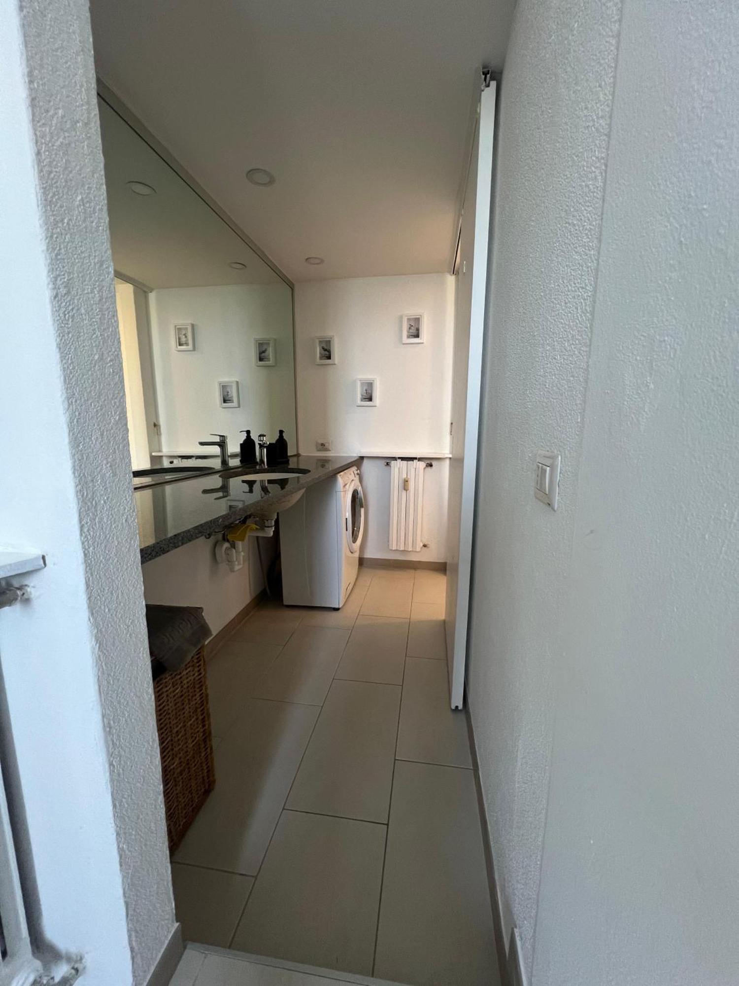 New Apartment With Balcony, Isola Bosco Verticale Milan Exterior photo