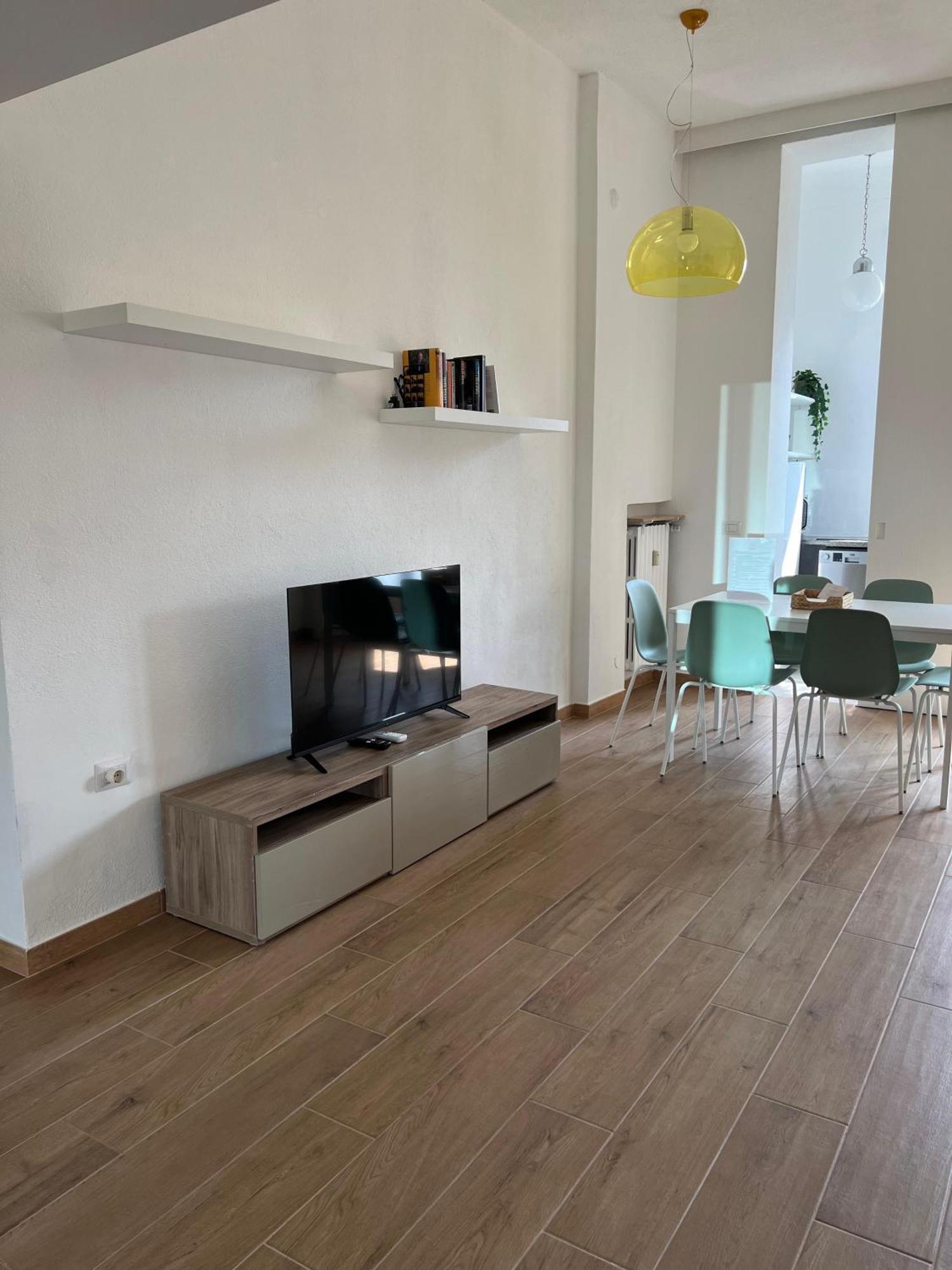 New Apartment With Balcony, Isola Bosco Verticale Milan Exterior photo